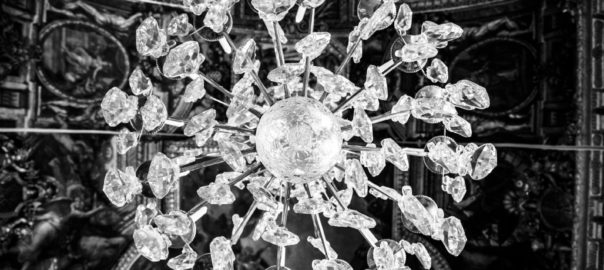Do jakich wnętrz pasują żyrandole kryształowe?
