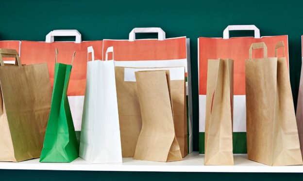 Torba papierowa z nadrukiem jest obecnie coraz popularniejsza